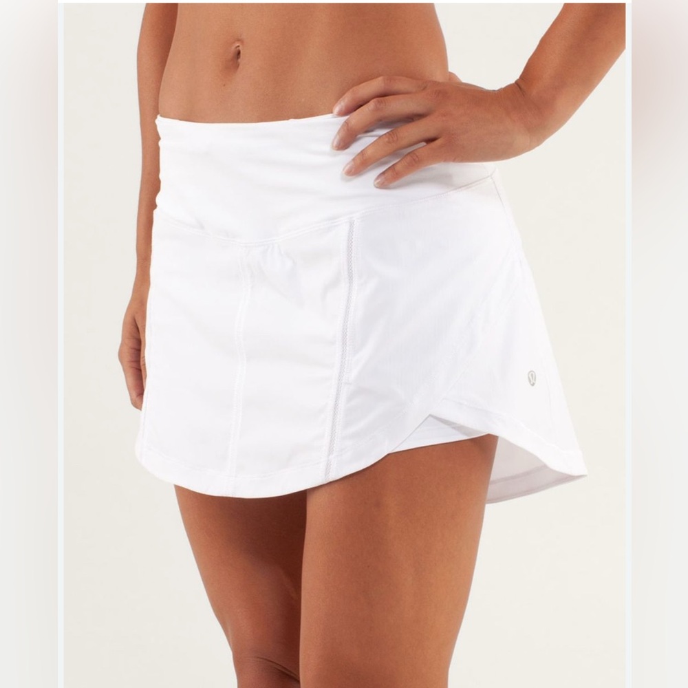 Lululemon Full Stride Skirt in white sz 6
